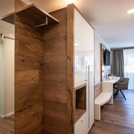 Baumgarten & Baumgarten Hotel 3*